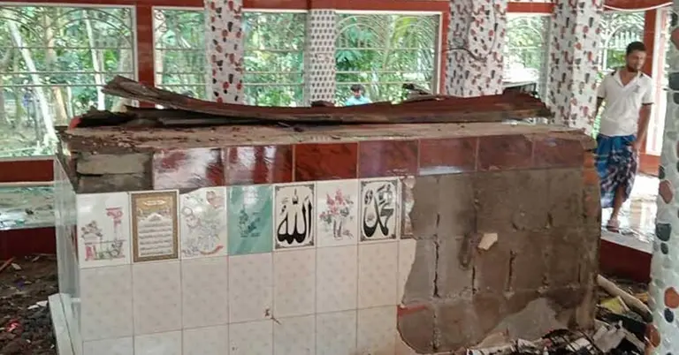 মাজারে ভাঙচুর